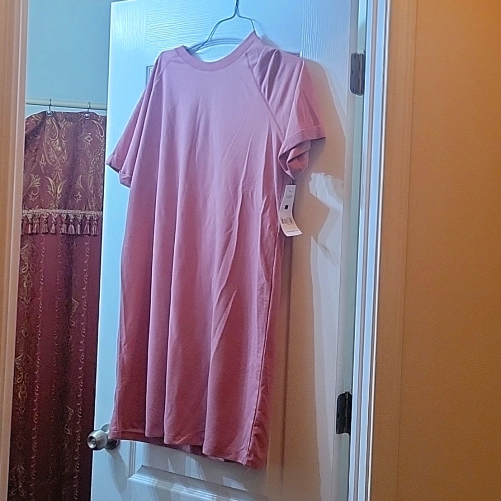 Ladies dress with folded sleeves